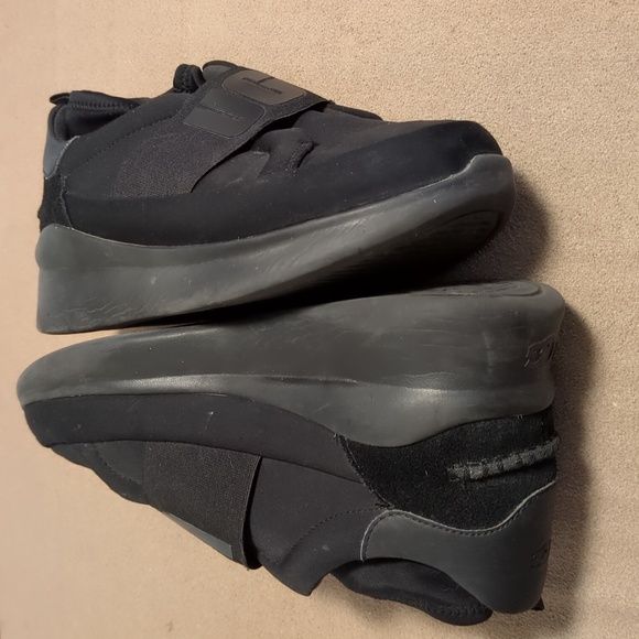 Ugg Neutra Sneakers: Comfort Meets Style in Black - Picture 6 of 13